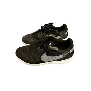 Boys Youth Indoor Soccer Shoes Nike Streetgato Size 5 black gray
